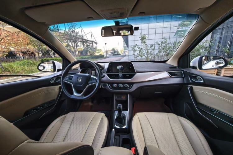 Used Baojun 310W 2017 1.5L Manual Fashion Model China V
