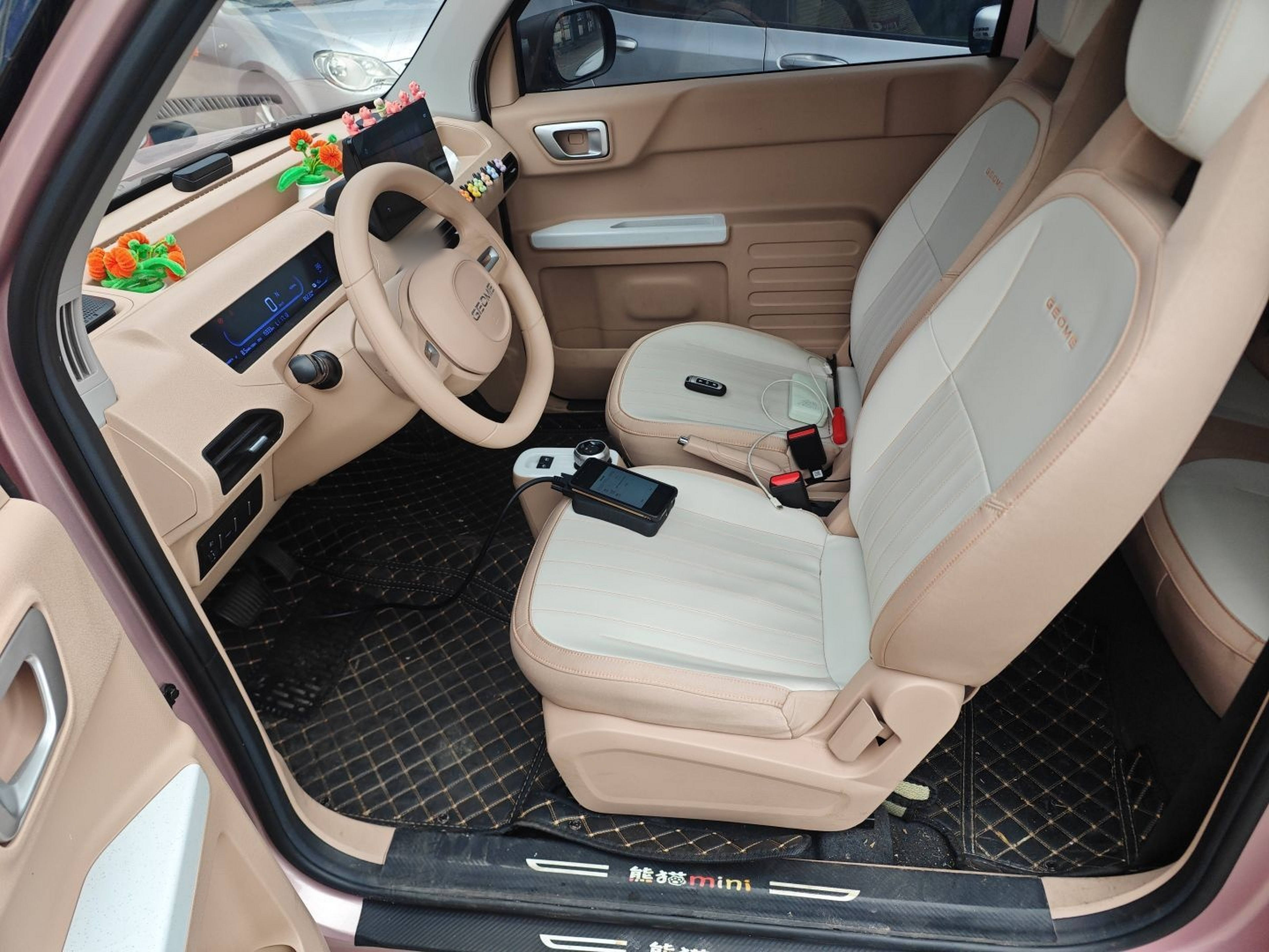 المقاعد الأمامية داخل السيارة