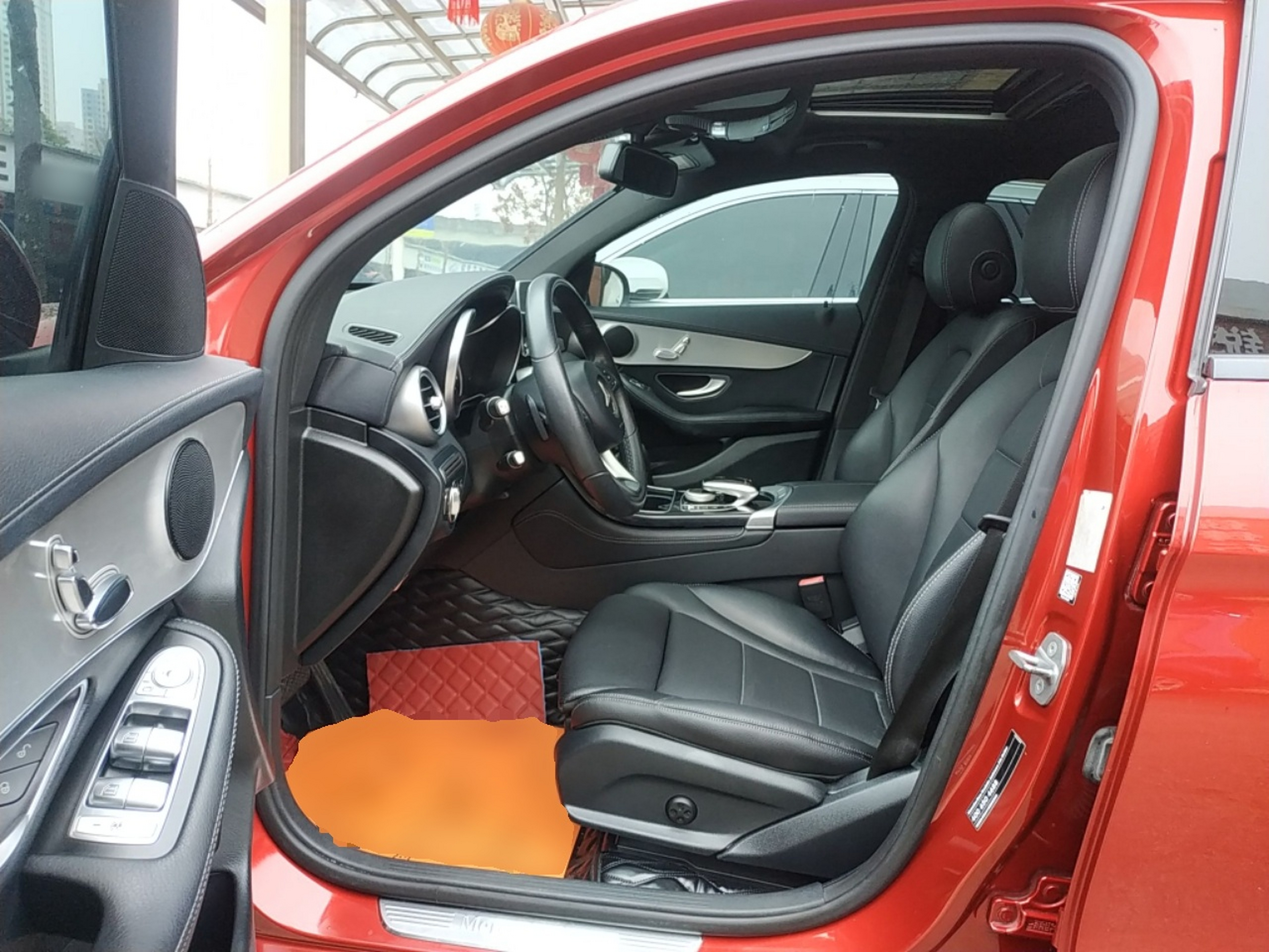 Переднее сиденье в автомобиле