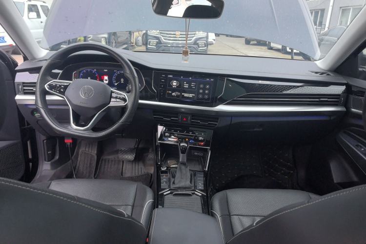 Used Volkswagen Passat 2022 330TSI Starry Luxury Edition – Exclusive Special Edition