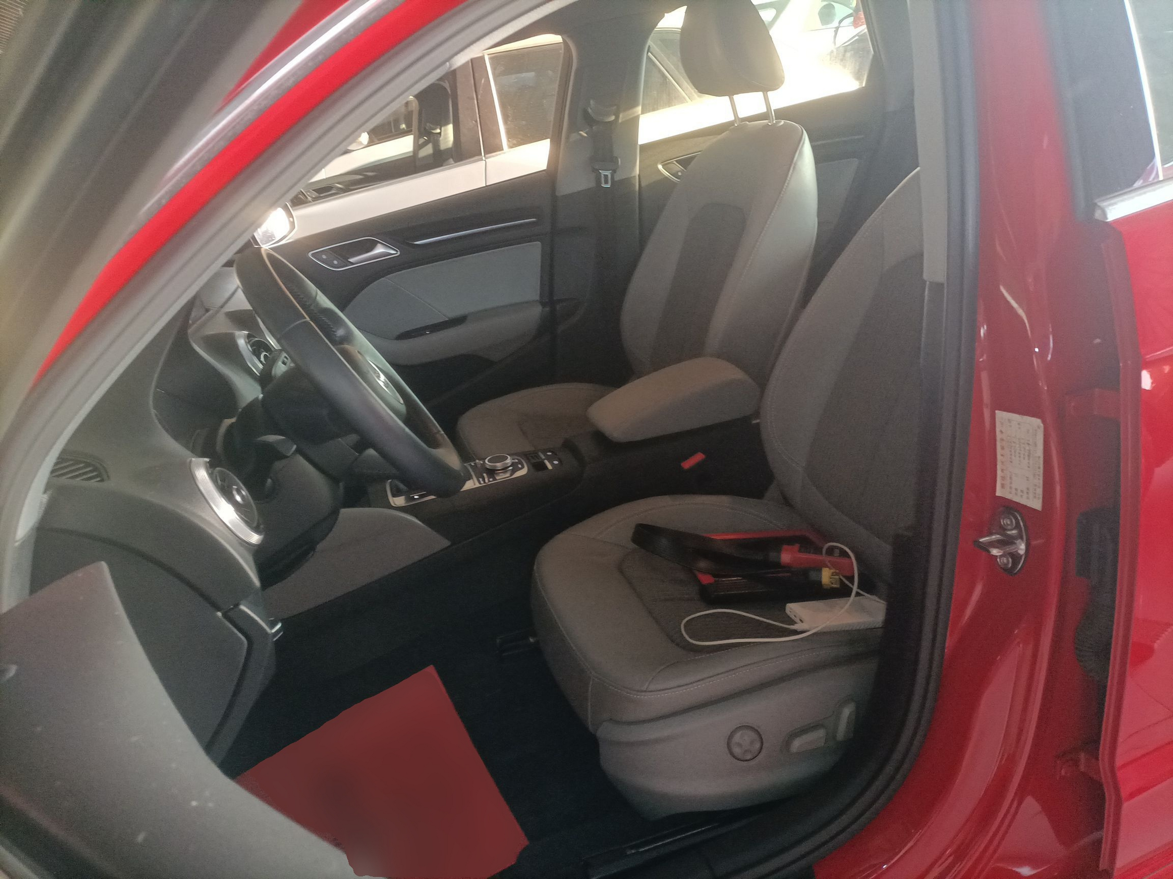 Переднее сиденье в автомобиле