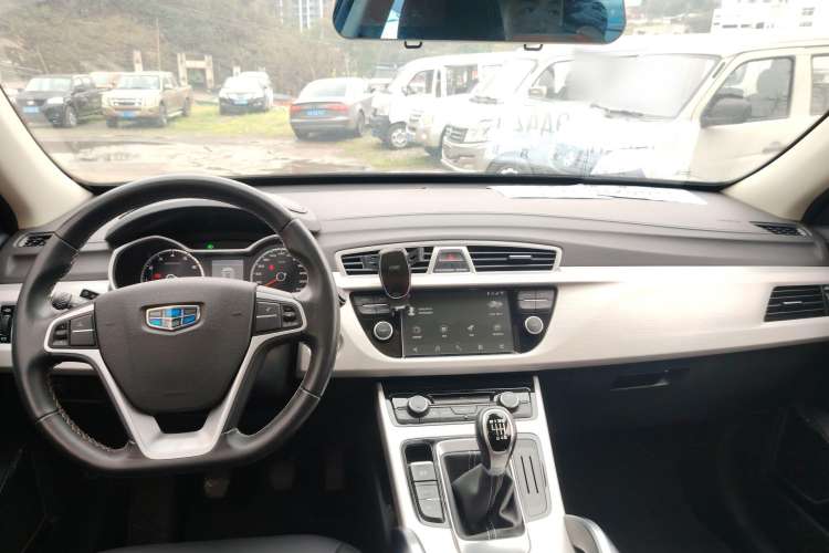 Used Geely Auto Emgrand X7 Sport 2018 2.0L Manual Two-Wheel Drive Zhiya Version
