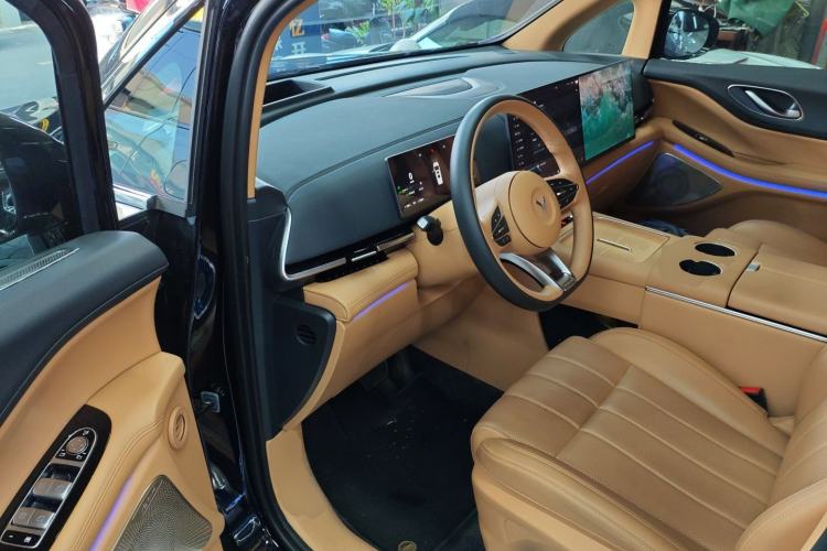 Used VOYAH Dream 2025 PHEV Four-Wheel Drive Prestige Kunpeng Edition
