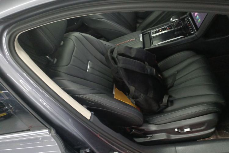 Used Hongqi H5 2023 2.0T Automatic Smart Connect Flagship Edition
