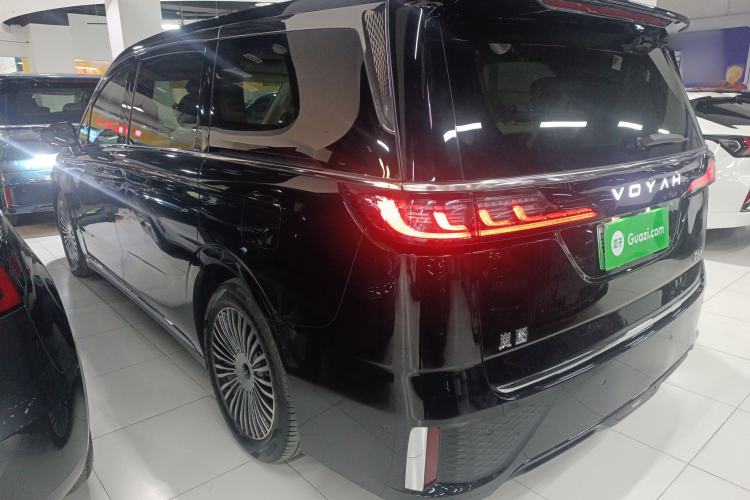 Used VOYAH Dream 2025 PHEV Four-Wheel Drive Prestige Kunpeng Edition
