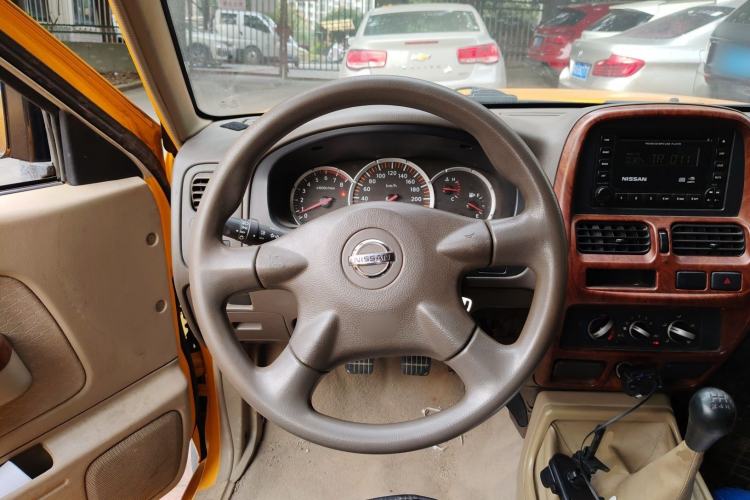 Used Nissan ZN Van 2013 2.4L Two-Wheel Drive Standard Model with 5 Seats
