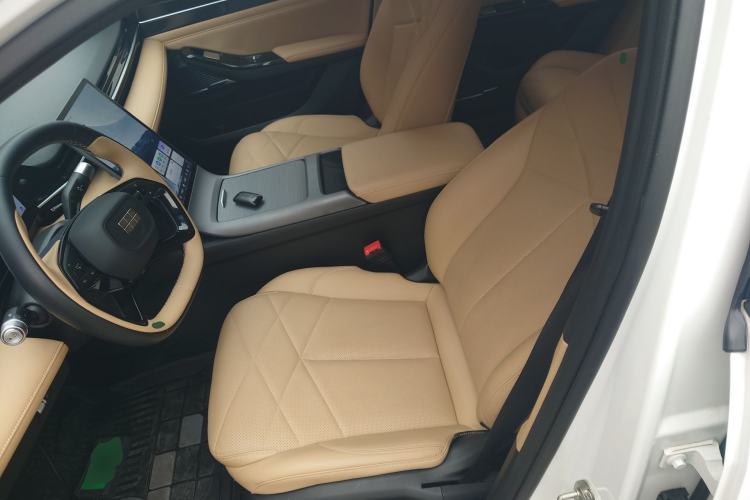 Used  L6 2023 125km MAX