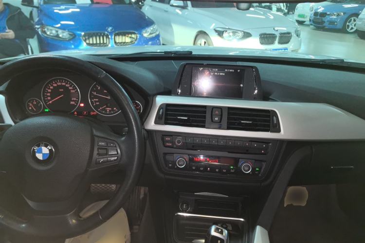 Used BMW 3 Series 2015 320Li Luxury Edition Fashion Model
