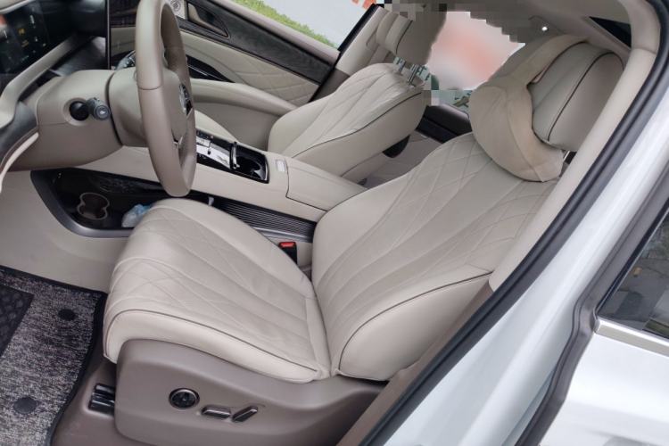 Used Denza D9 2022 EV 620 Prestige Model
