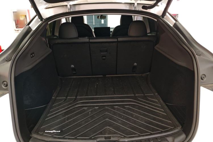 Used Tesla Model Y 2025 Rear-Wheel-Drive Version
