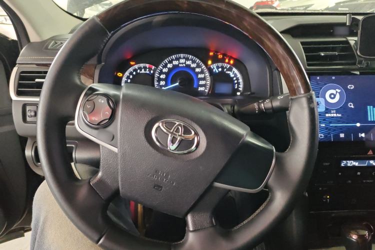 Used Toyota Camry 2016 2.0G 10th Anniversary Leading Edition
