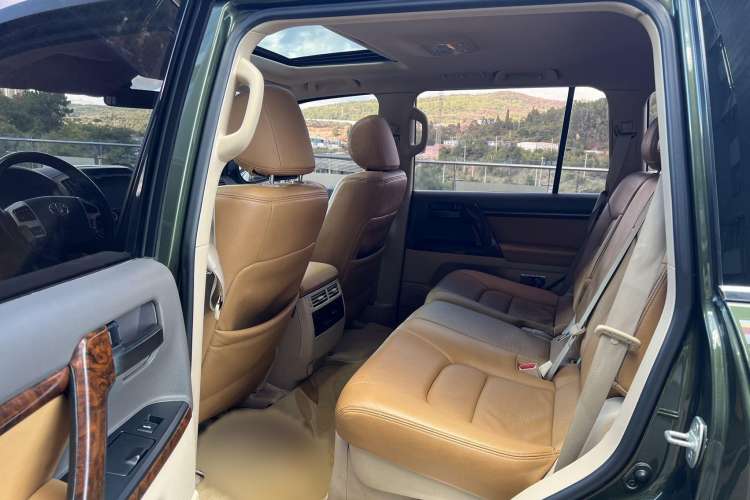 Used Toyota Land Cruiser 2014 4.0L Automatic Parallel Import Version
