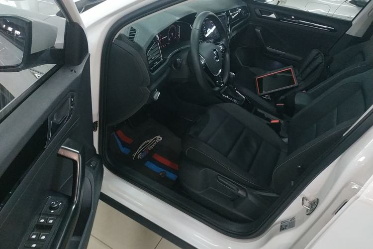 Used Volkswagen T-ROC 2021 280TSI DSG Two-Wheel Drive Comfort Connect Edition
