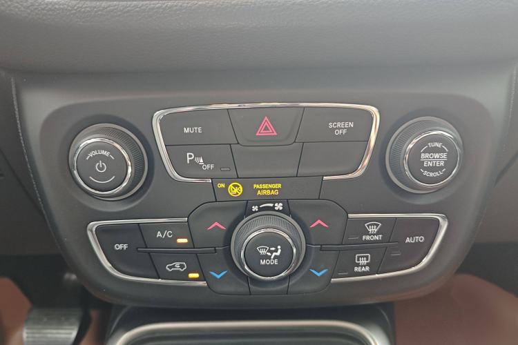 Used  Compass 2017 200T Automatic Family Edition
