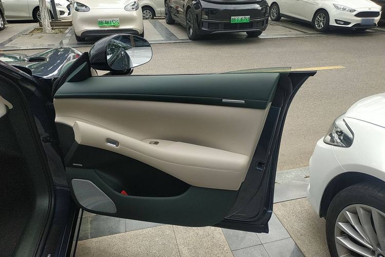 Used  YU7 2025 Ultra-Long Range High-Performance All-Wheel-Drive Max Edition
