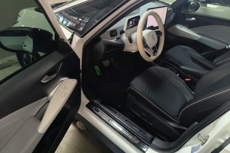 Used Volkswagen ID.3 2025 Smart Model Outstanding Oxygen Edition
