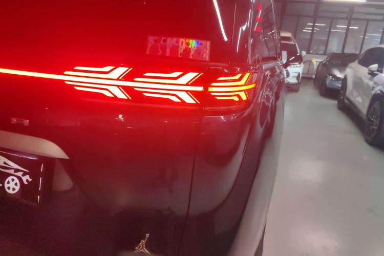 Used Denza D9 2024 DM-i 980 Four-Wheel Drive Flagship Model
