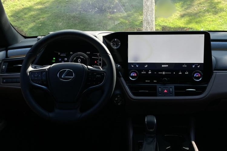 Used Lexus ES 2025 300h Deluxe Edition
