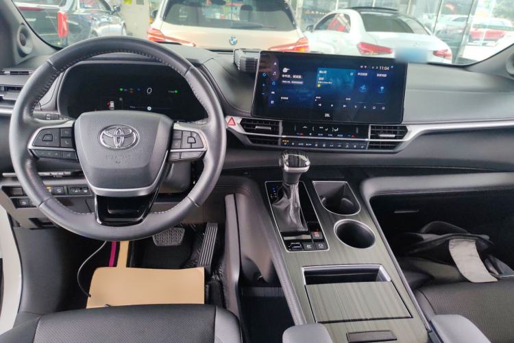 Used Toyota Sienna 2021 2.5L Hybrid Platinum Edition