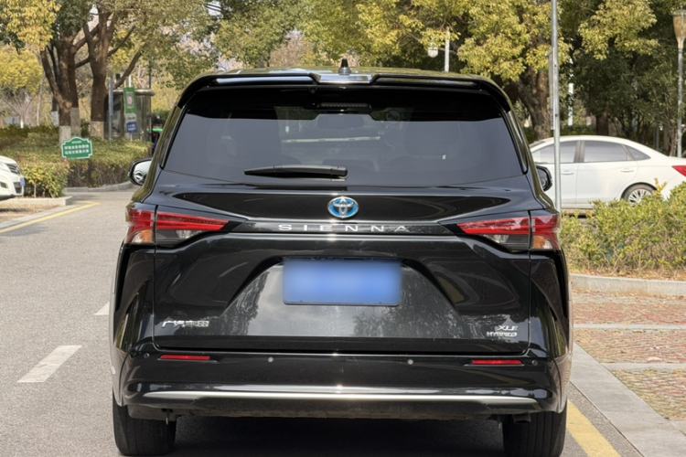 Used Toyota Sienna 2021 2.5L Hybrid Luxury Edition