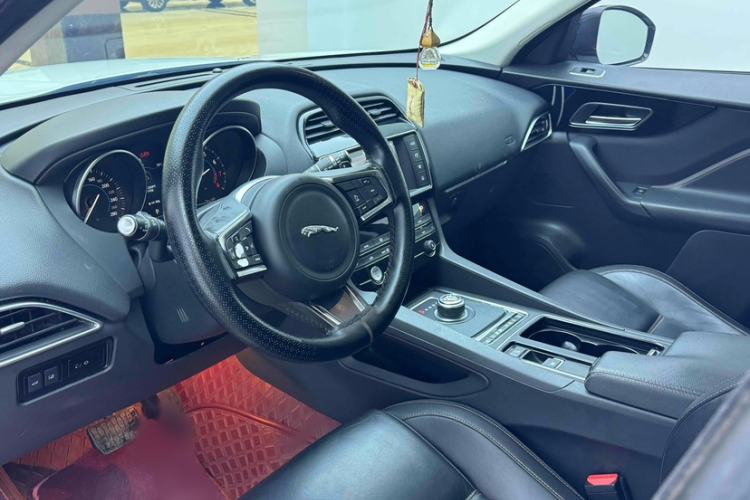 Used Jaguar F-PACE 2018 2.0T Two-Wheel Drive Urban Deluxe Edition
