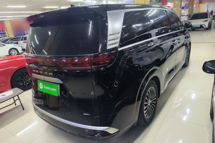 Used Denza D9 2022 DM-i 1040 Prestige Model
