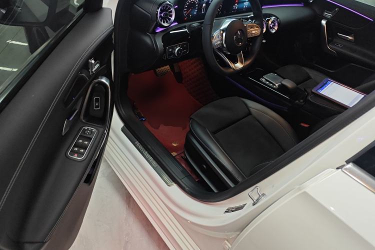 Used Mercedes-Benz A-Class 2022 Revised Version A 200 L Sport Sedan Fashionable Style