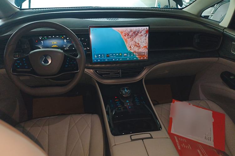 Used Denza D9 2022 DM-i 1040 Prestige Model
