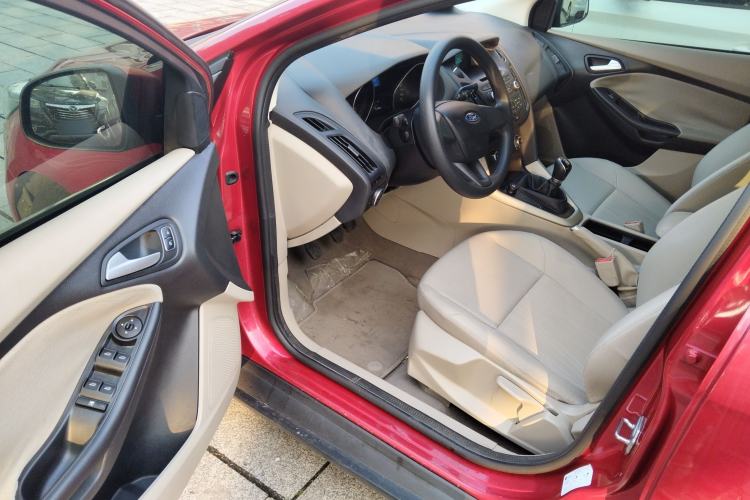 Used Ford Focus 2015 Sedan 1.6L Manual Comfort Model
