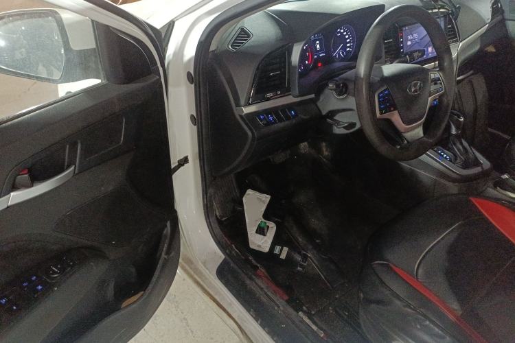 Used Hyundai Elantra 2016 1.6L Automatic ZhiXuan – Elite Version
