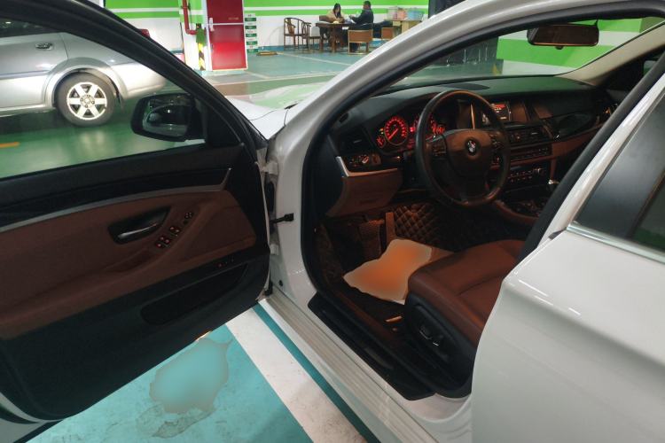 Used BMW 5 Series 2015 520i Elegant Edition
