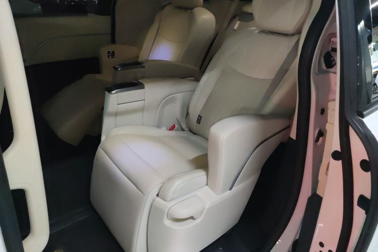 Used Toyota Sienna 2024 2.5L Hybrid Prestige Deluxe Edition
