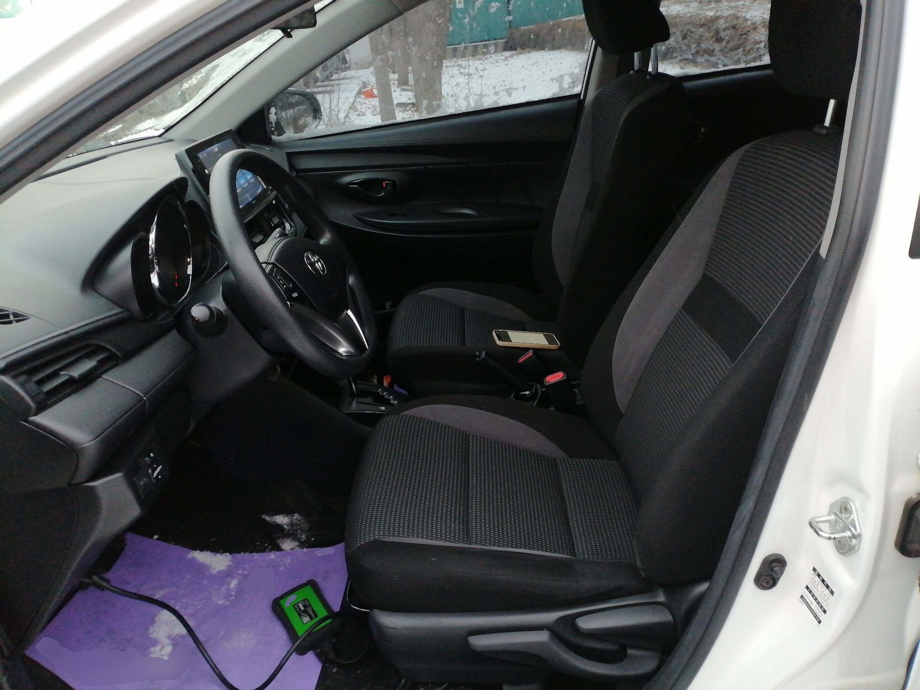 Переднее сиденье в автомобиле