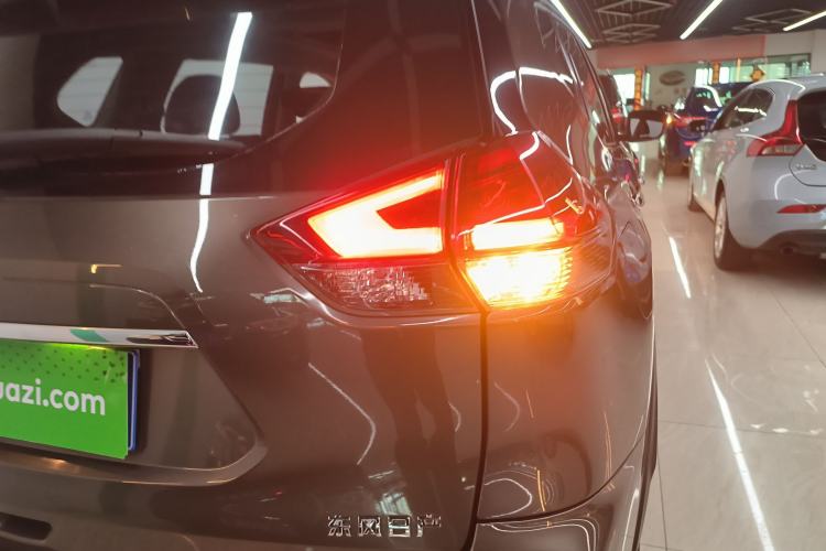 Used Nissan X-Trail 2019 2.5L CVT Smart Connect Leading Edition 4WD
