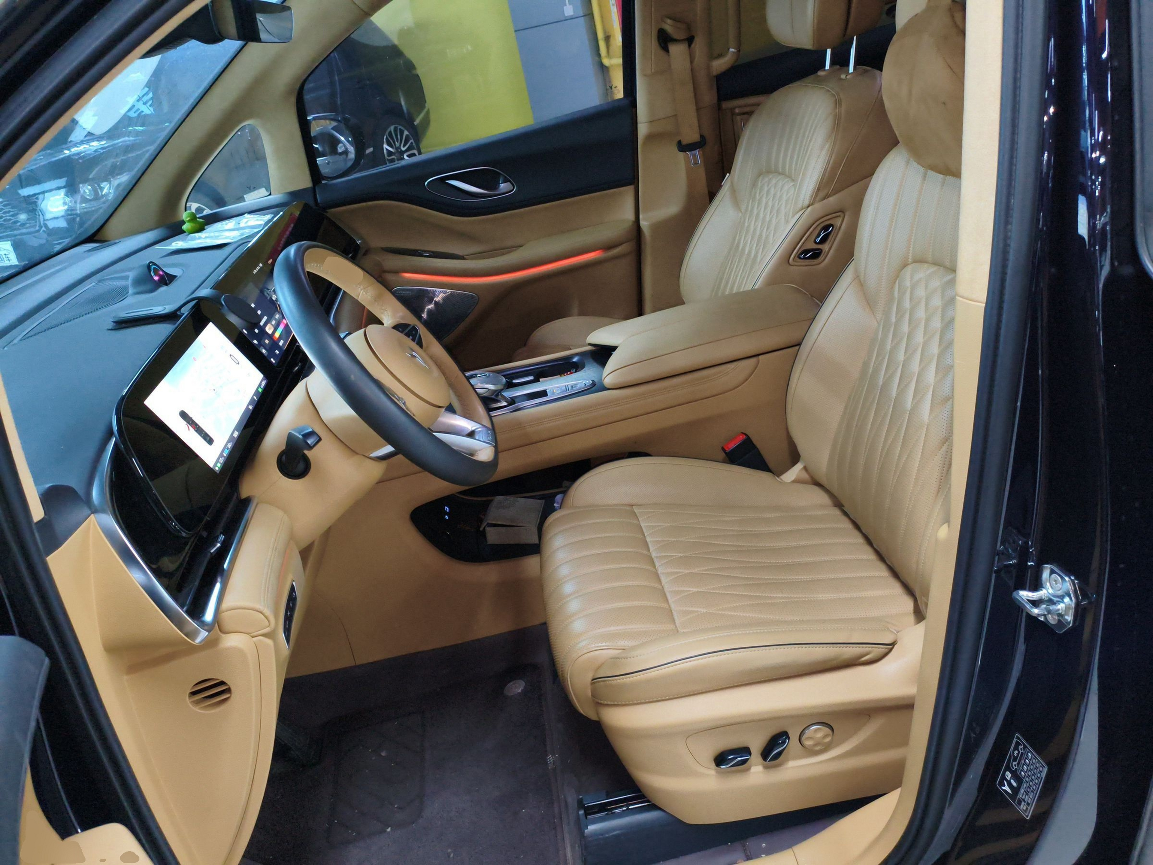 المقاعد الأمامية داخل السيارة