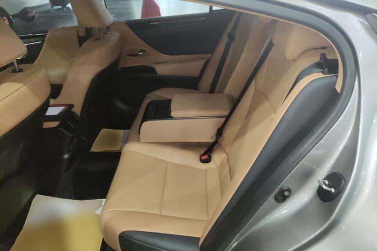 Used Lexus ES 2023 200 Excellence Edition
