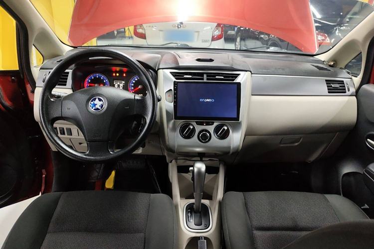 Used Venucia R50 2015 1.6L Automatic Fashion Edition
