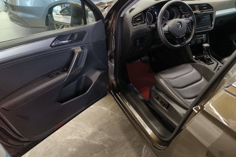 Used Volkswagen Tiguan L 2019 Updated Version 330TSI Automatic Two-Wheel Drive Panoramic Comfort Edition China VI Standard