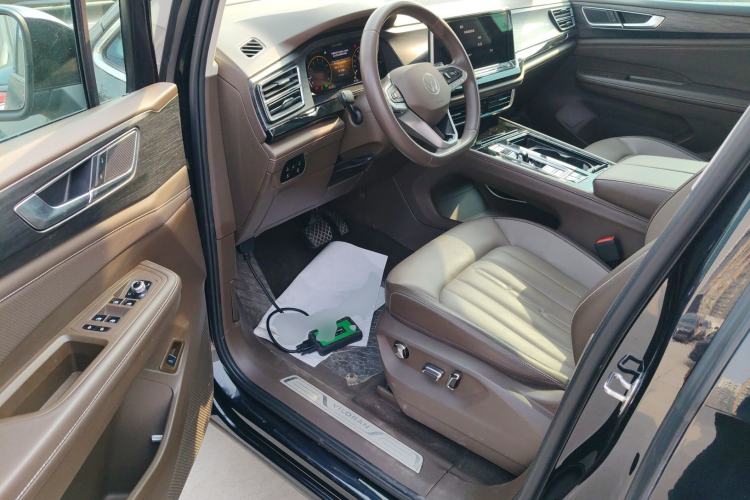 Used Volkswagen Viloran 2024 330TSI Luxury Edition
