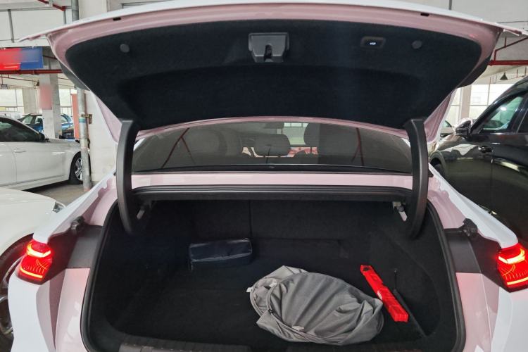 Used  E8 2024 550 km Range Rear-Drive MAX
