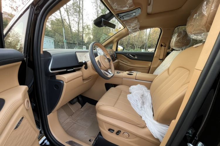 Used VOYAH Dream 2025 PHEV Four-Wheel Drive Excellence Kunpeng Edition
