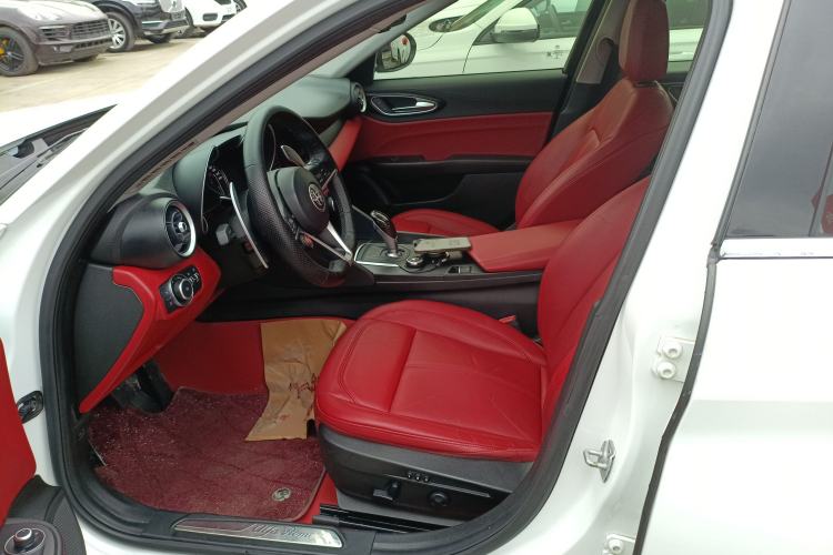 Used Alfa Romeo Giulia 2017 2.0T 280HP Luxury Edition
