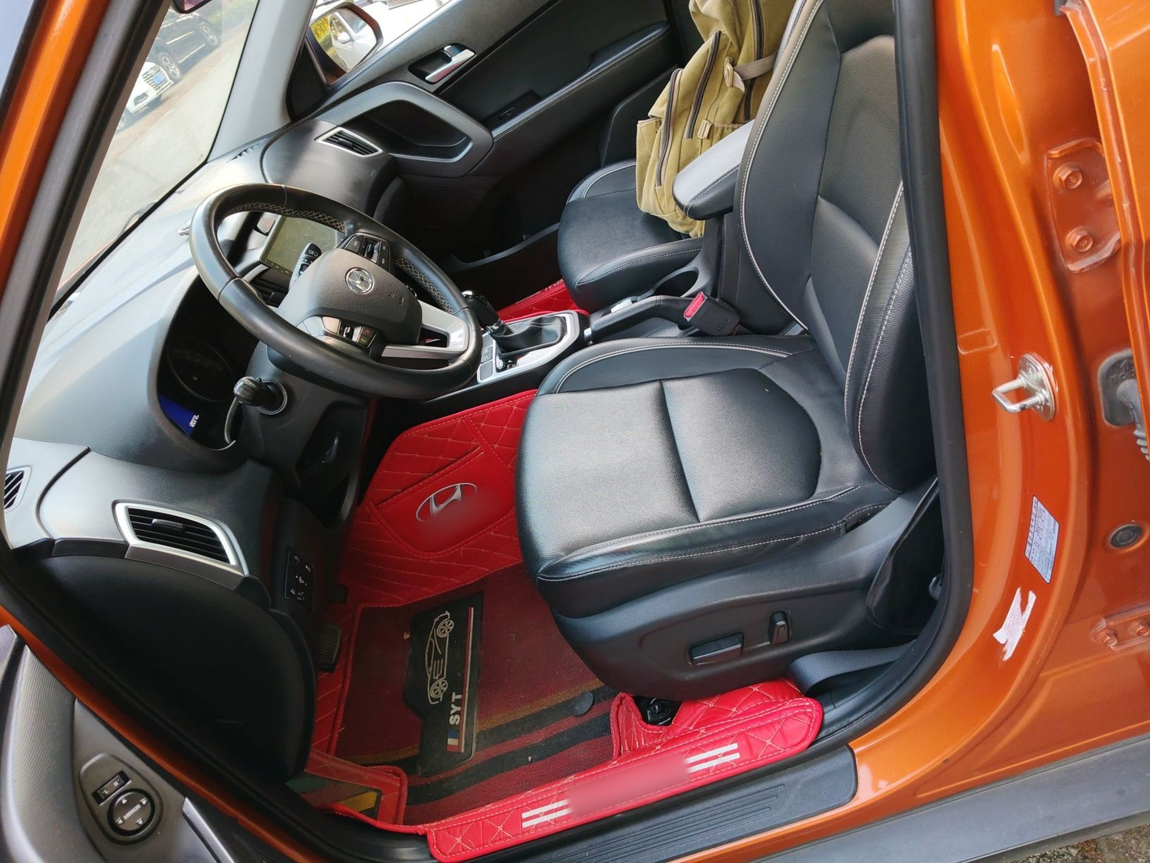 Переднее сиденье в автомобиле