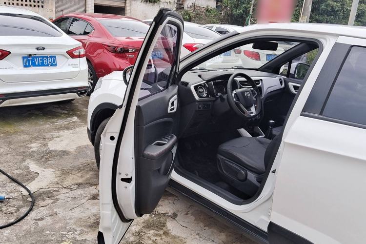 Used Brilliance V3 2015 1.5L Manual Smart Version
