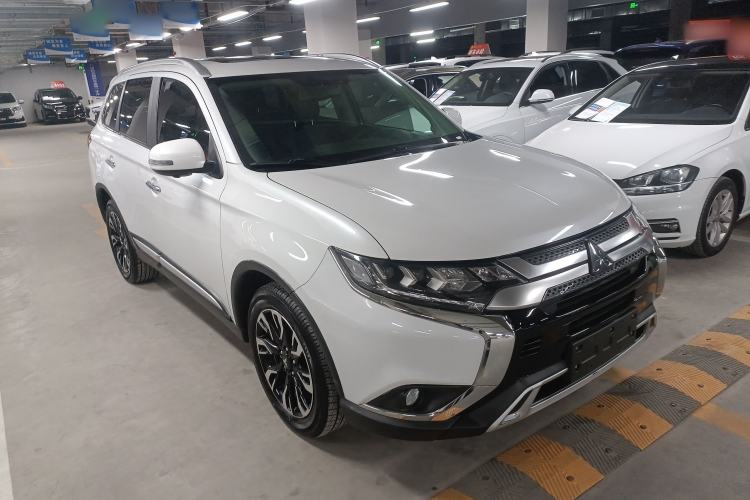 Used Mitsubishi Outlander 2020 2.4L 4x4 Zhi Xiang Edition 7-Seater