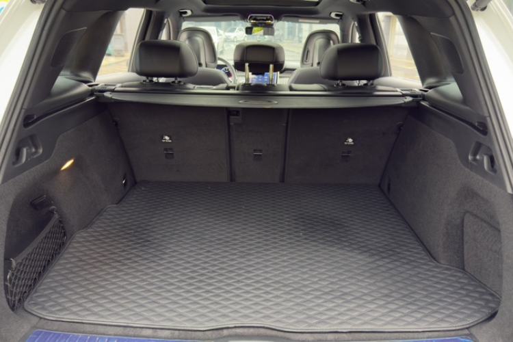 Used Mercedes-Benz GLC 2023 Facelift GLC 260 L 4MATIC Dynamic Version 5 Seats
