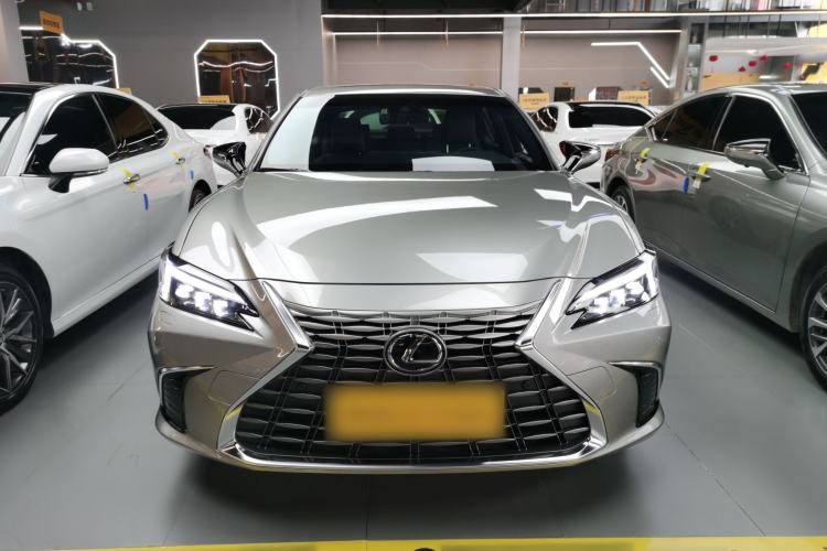 Used Lexus ES 2025 300h Deluxe Edition
