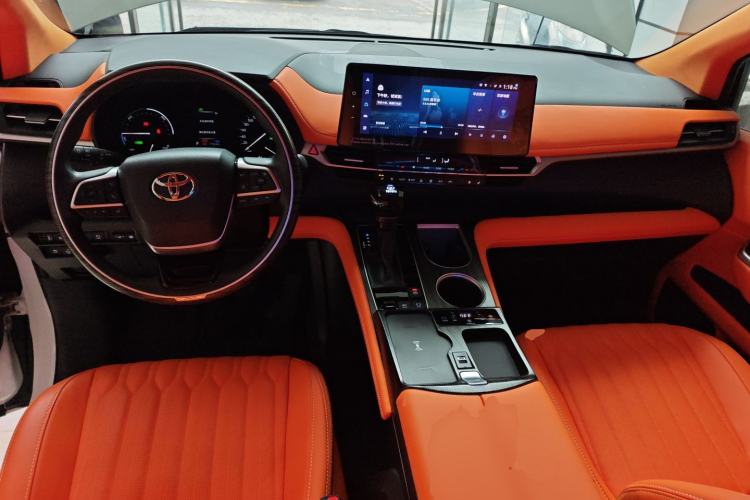 Used Toyota Sienna 2023 2.5L Hybrid Deluxe Edition
