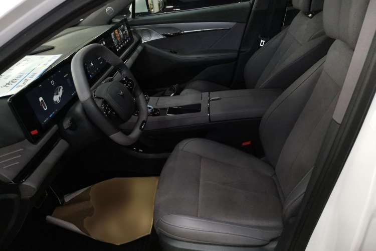 Used VOYAH PASSION 2024 PHEV Four-Wheel Drive Ultra-Long Range Executive Edition
