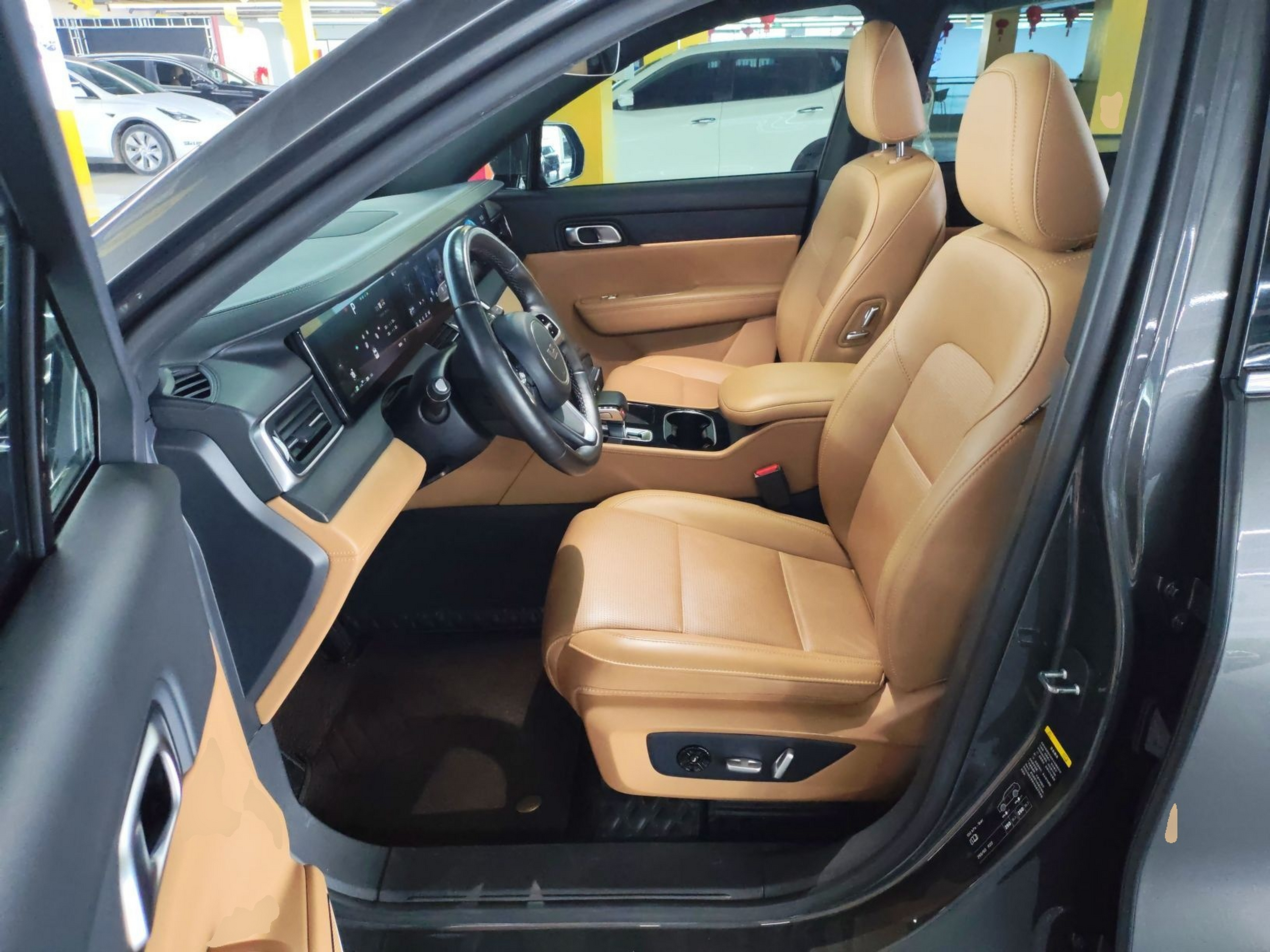 المقاعد الأمامية داخل السيارة